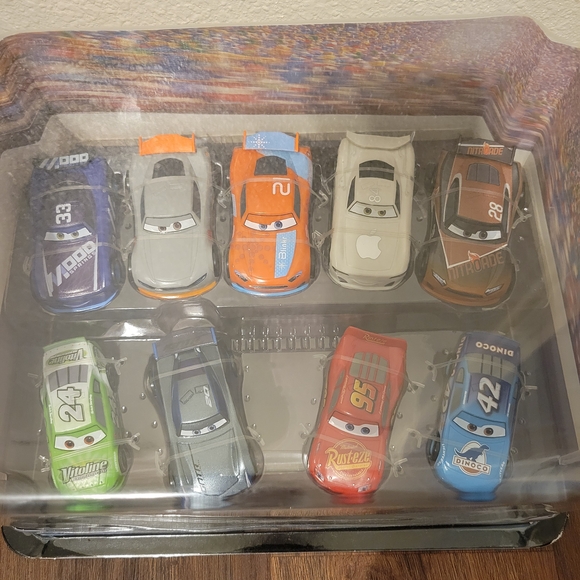 Disney Cars Deluxe Figurine Set - 9 Cars Including Lightning McQueen. Ages 3+ - Picture 3 of 5